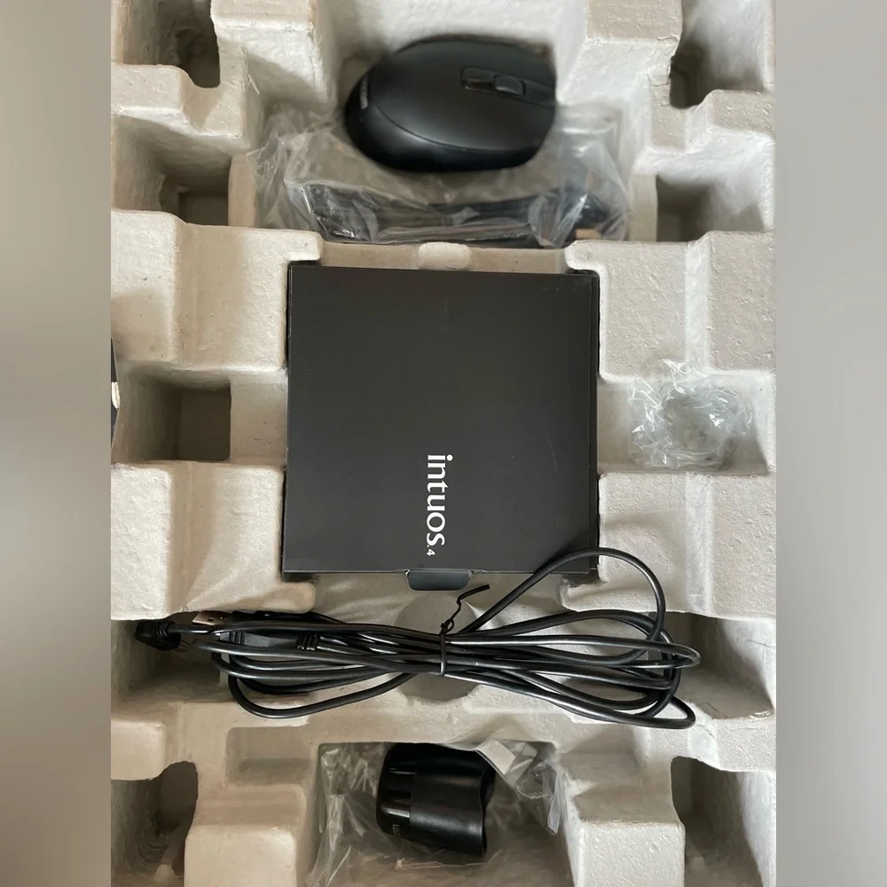 Intuos 4 Wacom Tablet Artist Drawing Pad & Pen in Orig Box - Black - Small Size